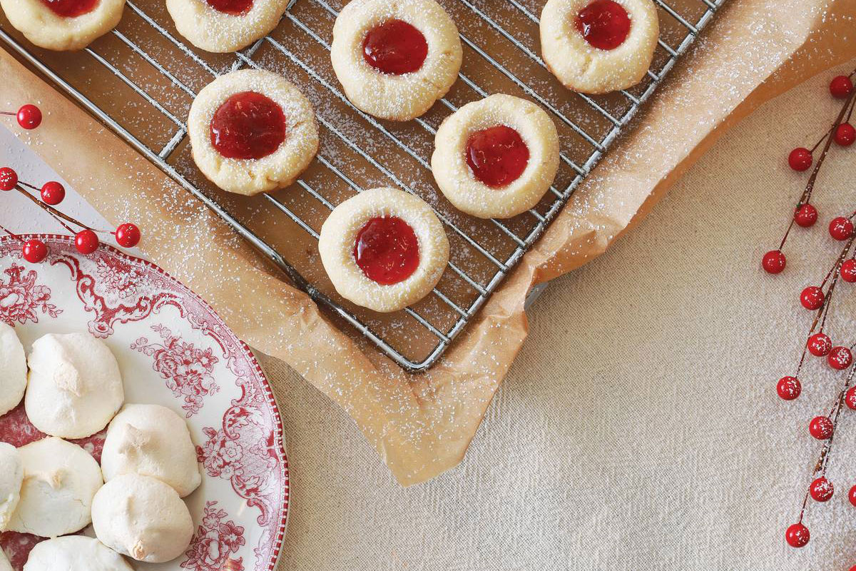 Baisers de Meringue Are Pillowy Treats for the Holidays